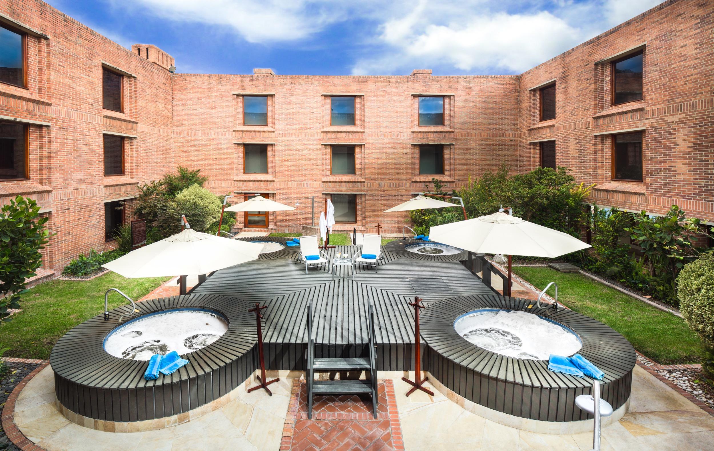Estelar Paipa Hotel Spa & Y Centro De Convenciones Extérieur photo The hotel's courtyard