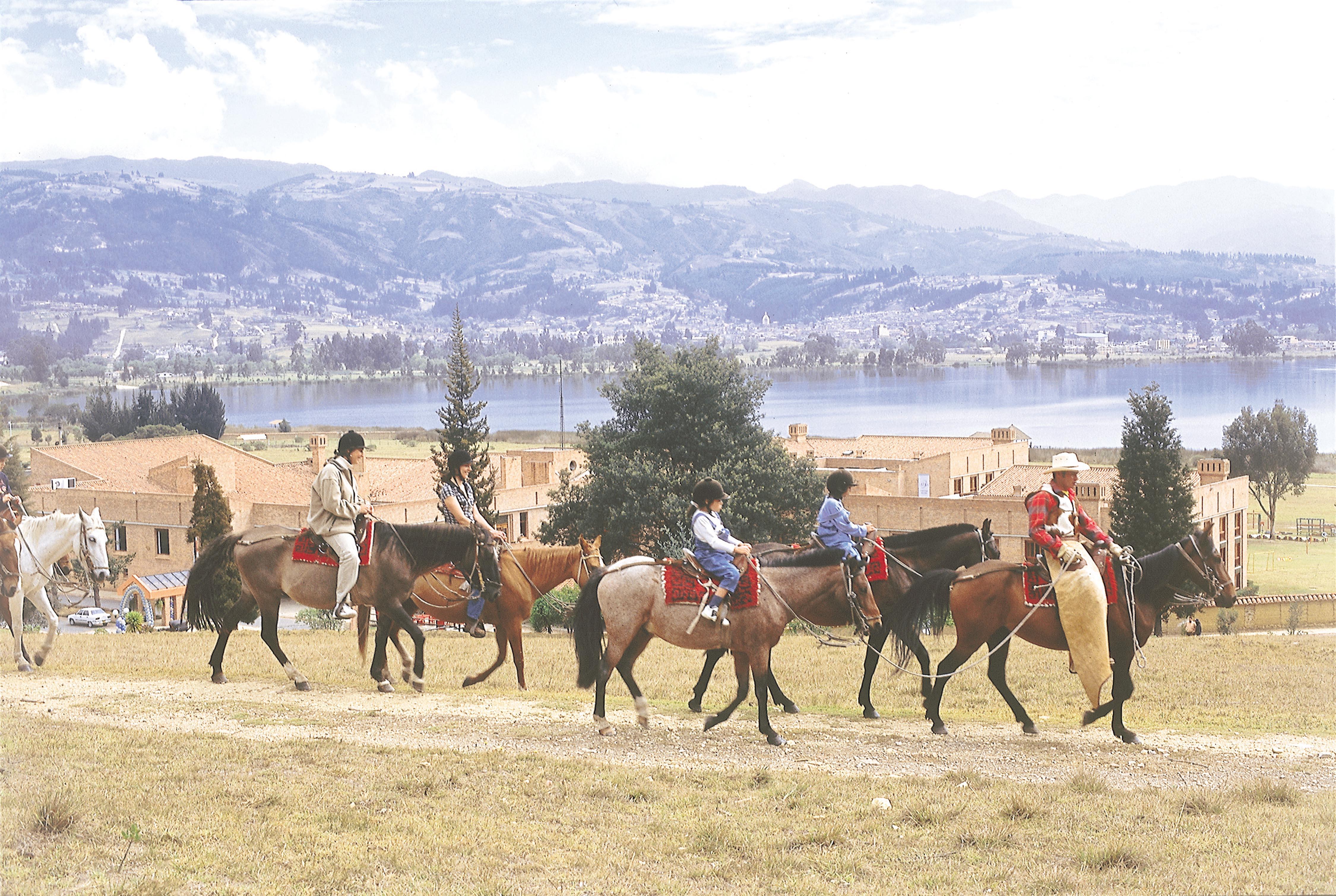 Estelar Paipa Hotel Spa & Y Centro De Convenciones Extérieur photo Horse riders at Taos Pueblo