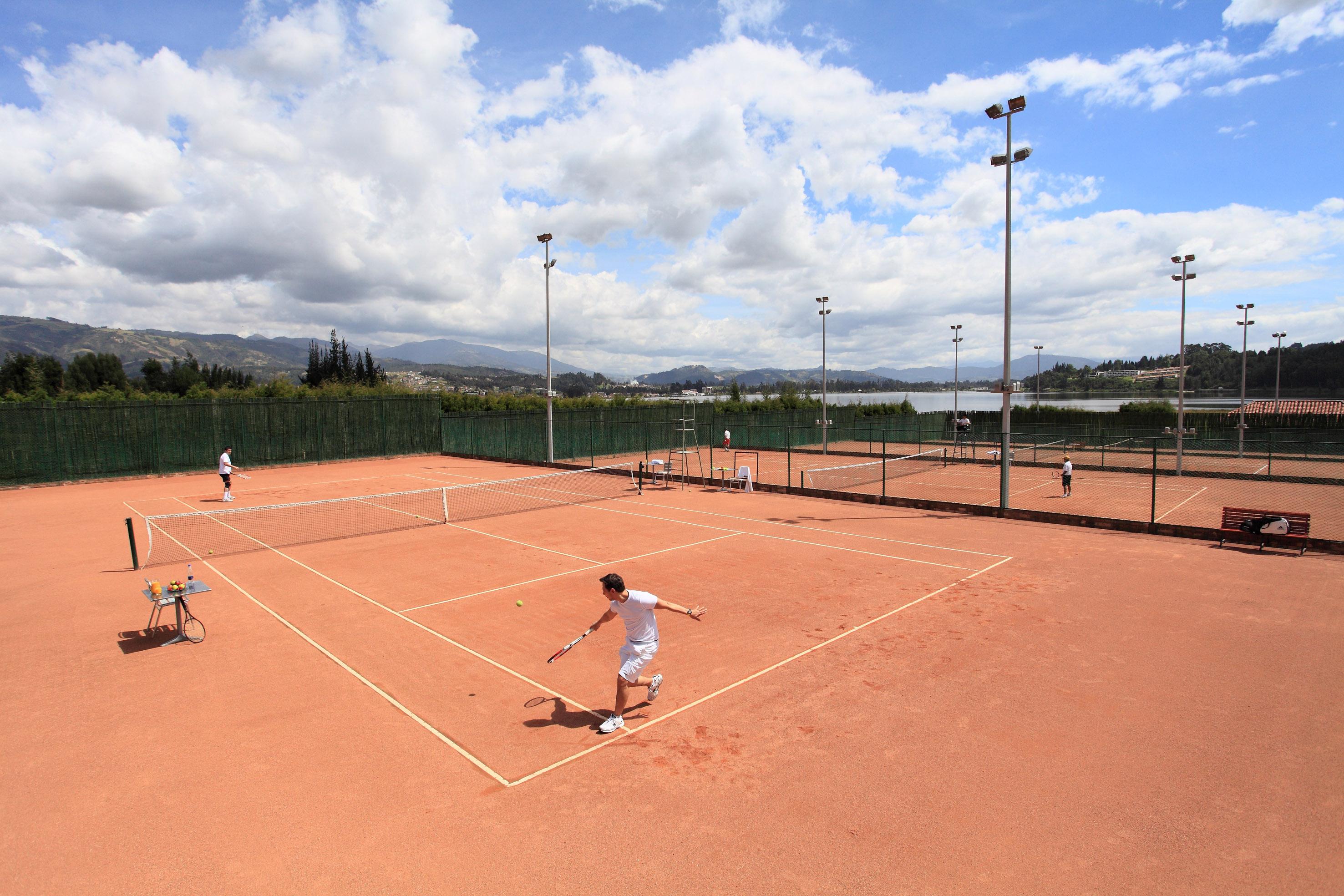 Estelar Paipa Hotel Spa & Y Centro De Convenciones Extérieur photo Tennis courts at the Academy