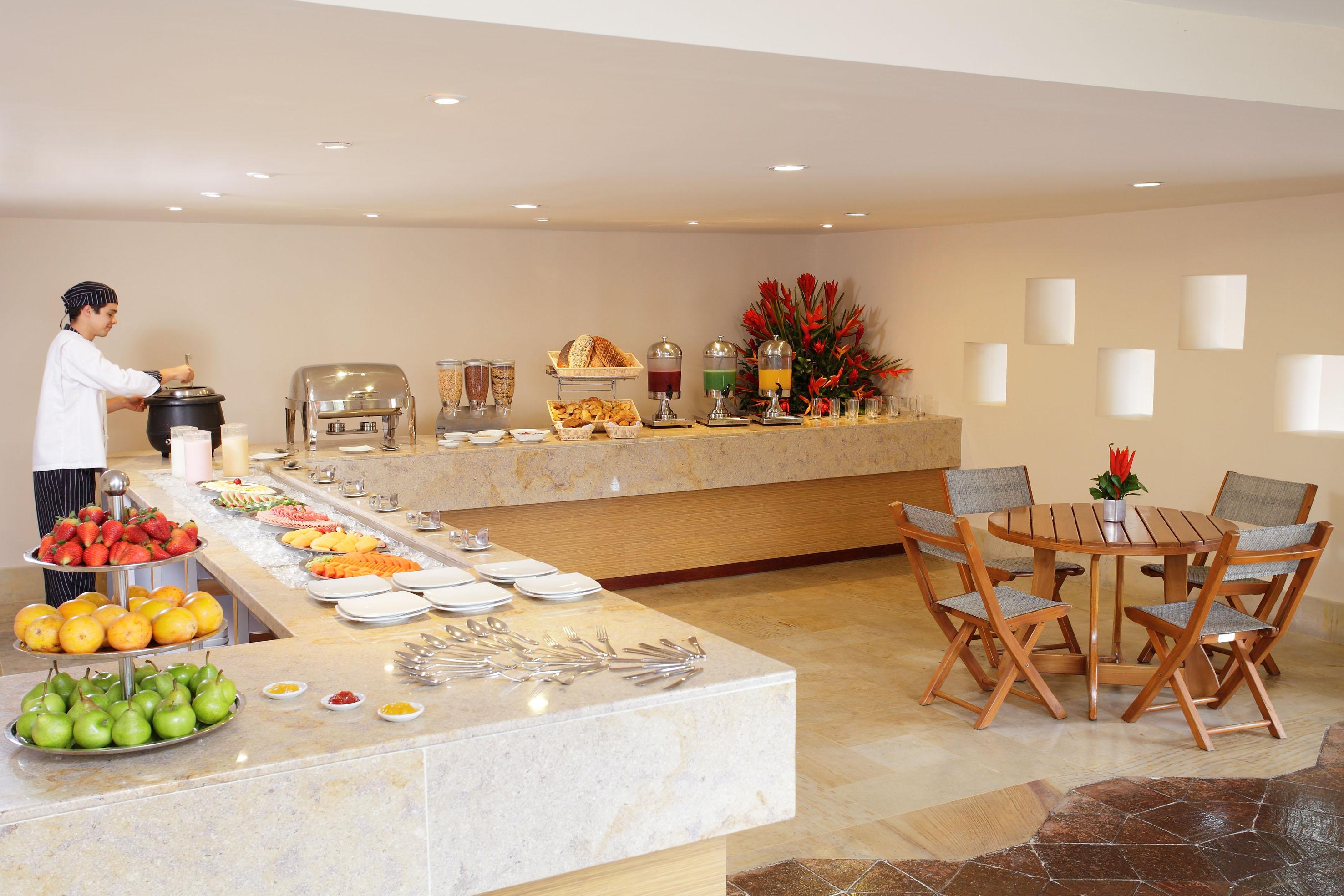 Estelar Paipa Hotel Spa & Y Centro De Convenciones Extérieur photo A buffet at a hotel