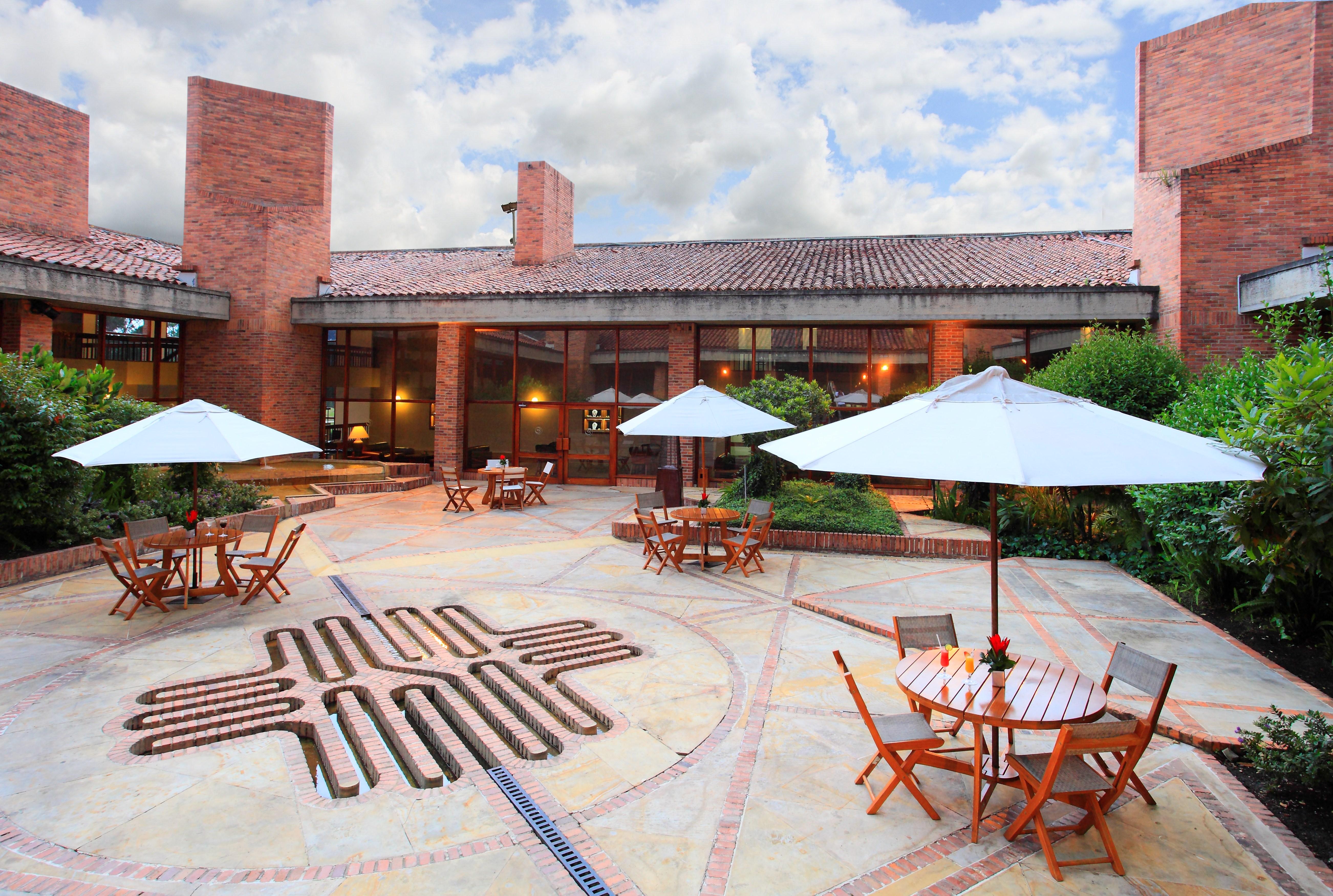 Estelar Paipa Hotel Spa & Y Centro De Convenciones Extérieur photo The patio at the hotel