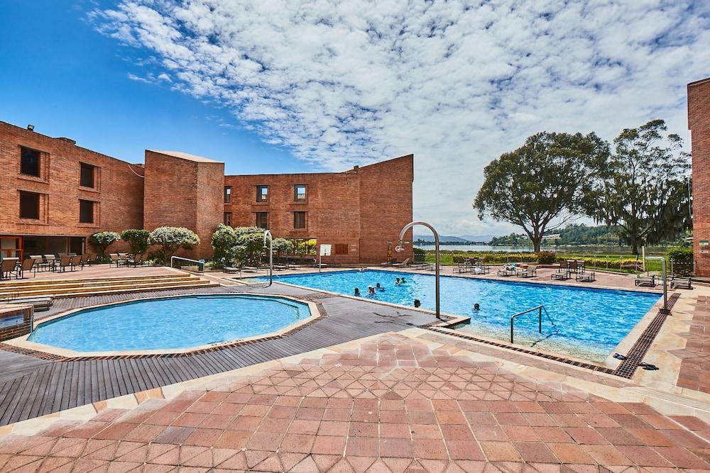 Estelar Paipa Hotel Spa & Y Centro De Convenciones Extérieur photo The swimming pool at the hotel